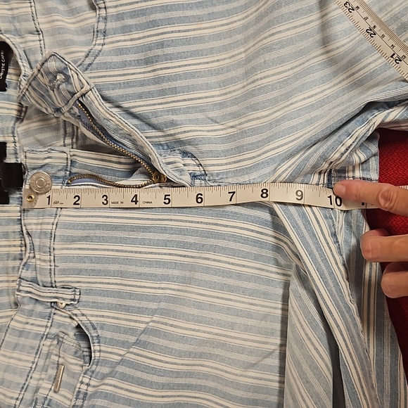 Nine West 'Chrystie Capri' size 10 striped light wash blue EUC - Picture 5 of 9